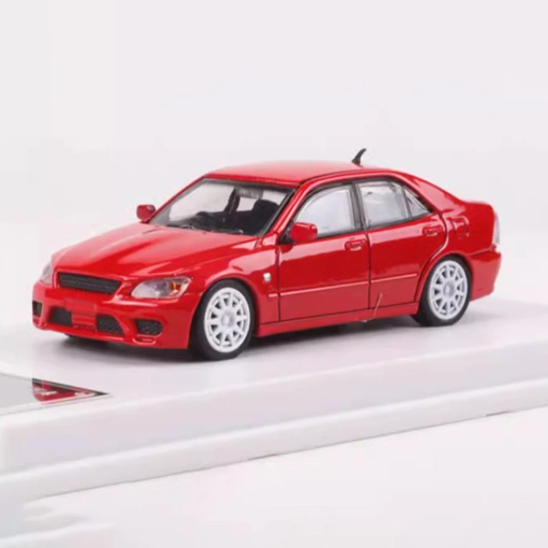 Diecast 1:64 Scale Altezza RS200 Alloy Car Model Gotowy produkt Symulacja Kolekcja zabawek Prezent Statyczny model Wyświetlacz Pamiątka