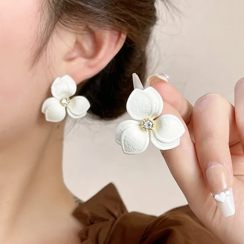 Fashion Jewelry 925 Silver Needle Vintage Temperament White Color Flower Earrings For Women Wedding Gifts Sweet Design Wholesale