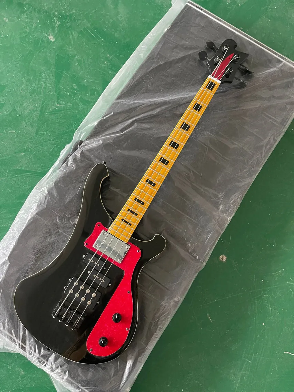 

4 strings Electric Bass Guitar with Maple Neck,Black Hardware,Red Pickguard,Provide customization