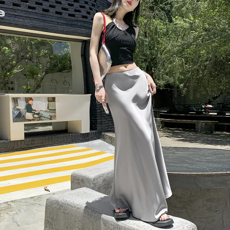 Sophisticated and Graceful Skirt: Smooth and Flowing Satin Skirt with Flattering Fish Tail Shape