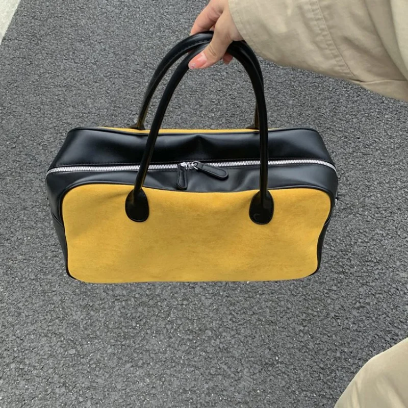 

Sophisticated Frame Bag With Handle For Ladies For A Refined And Elegant Carrying Experience