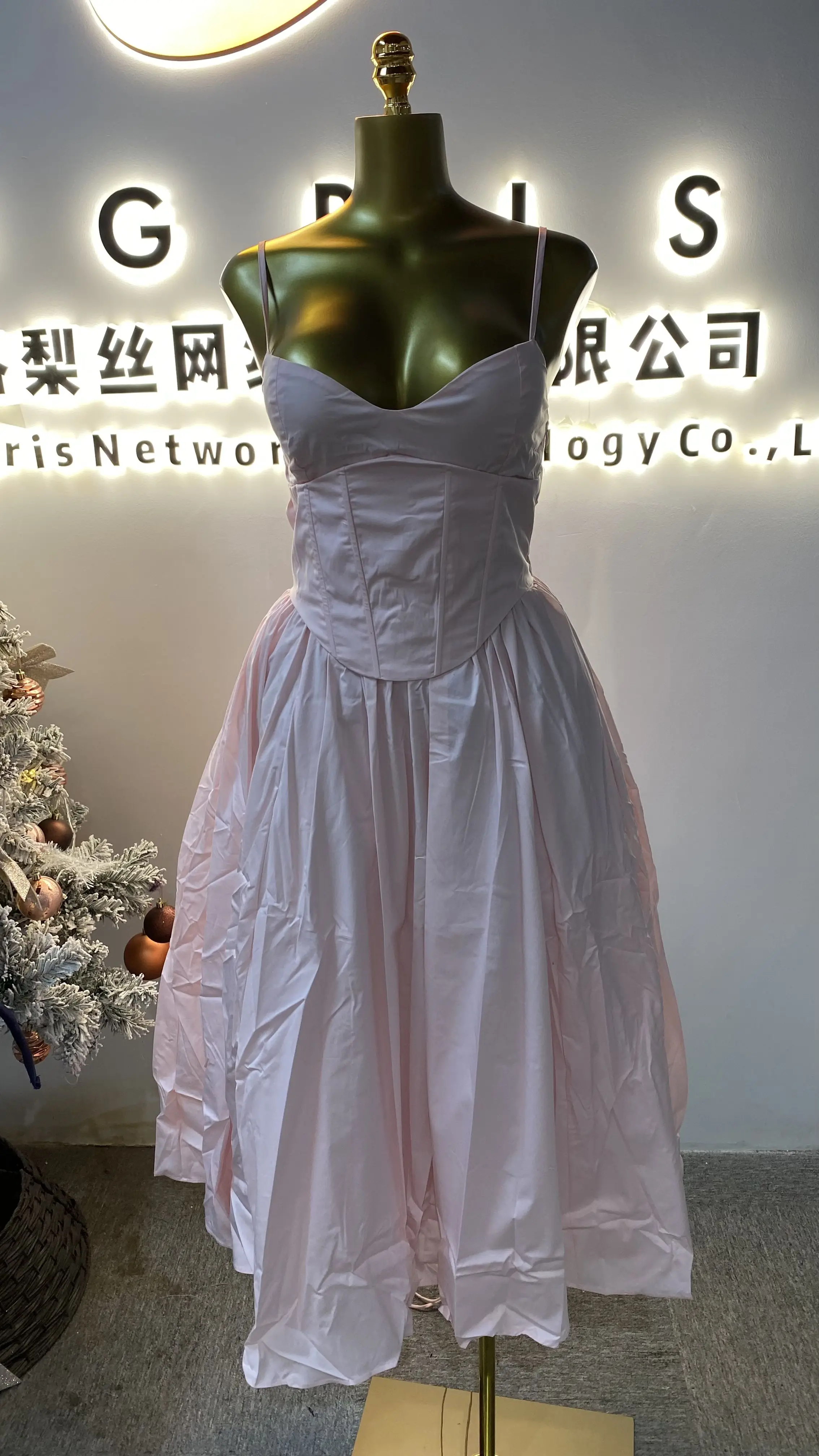 فستان كاجوال بحمالات ريترو أنيق للسيدات جديد لعام 2025-GZXX148