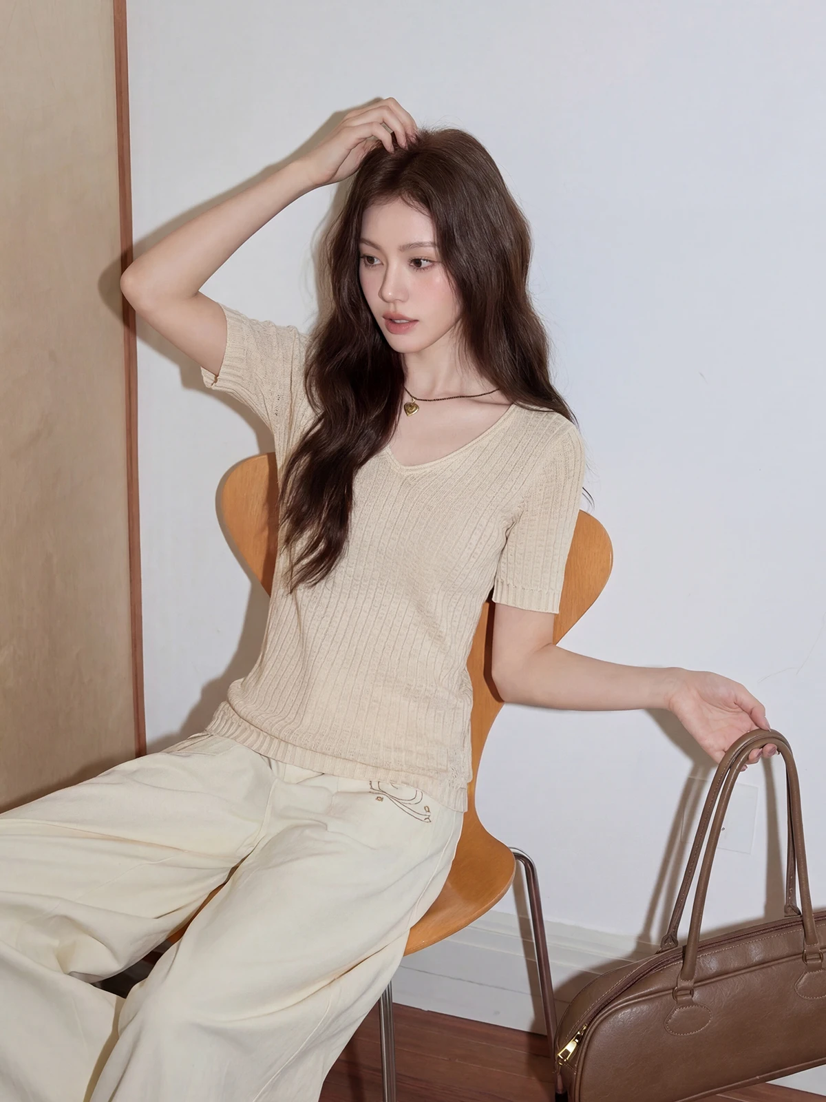 

Slim Fit Short Sleeve V-Neck Knitwear Soft Summer Thin Design Women's Fashion Korean Style Peach Color Top for Young Girls