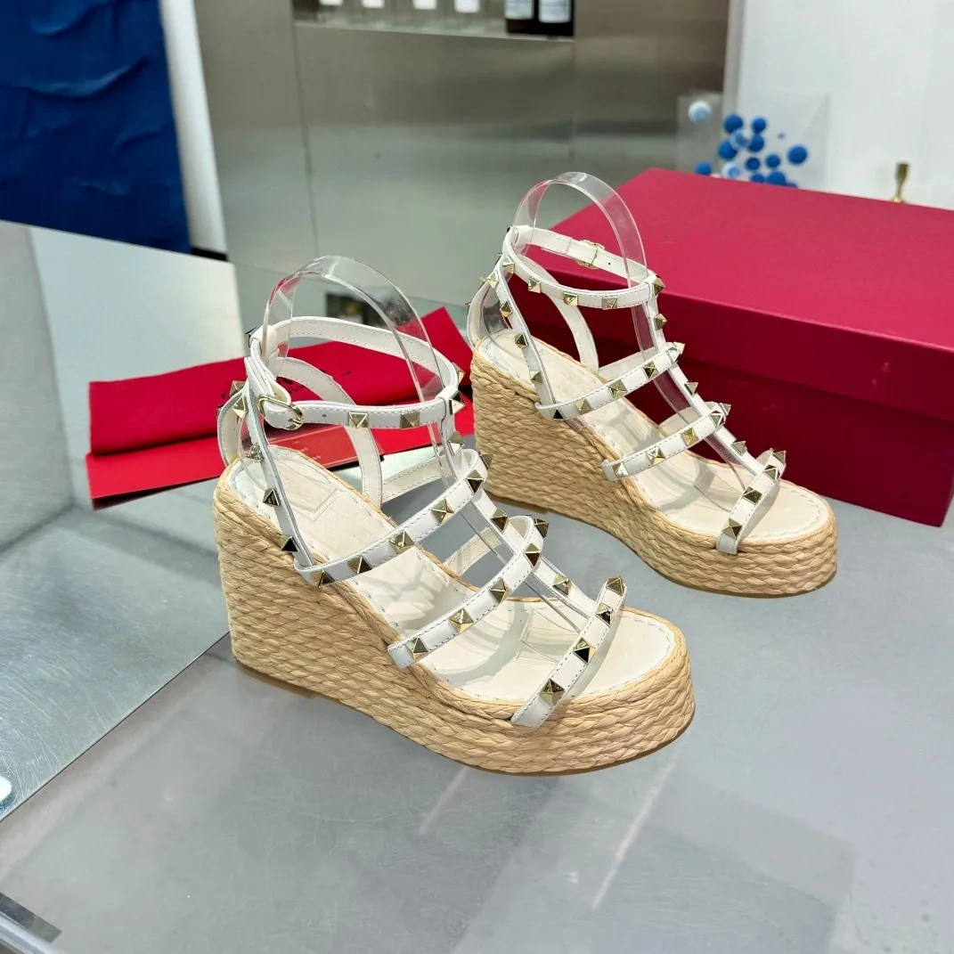 2024 summer high heel wedge rivet shoes Roman shoes with waterproof table round head simple sandals sandals sandals women