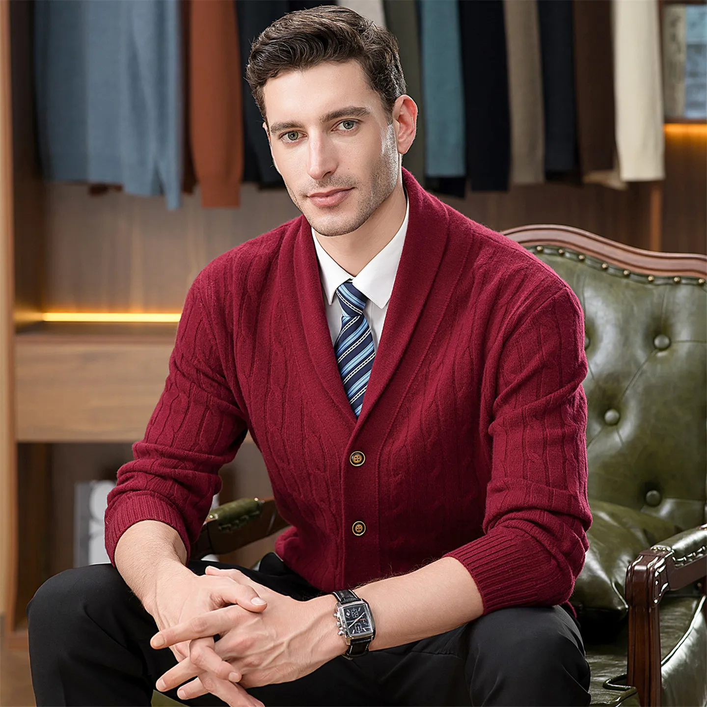 Autunno e inverno nuovo maglione di cashmere da uomo colletto oliva fibbia fiori intrecciati cappotto di cashmere spesso maglione caldo allentato.