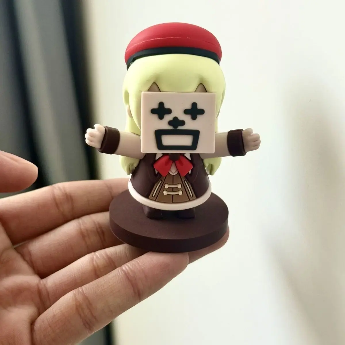 Kawaii Blonde Girl with Red Beret Figurine Mini Pvc Statue Tabletop Decoration Novelty Gift Collectible Toy