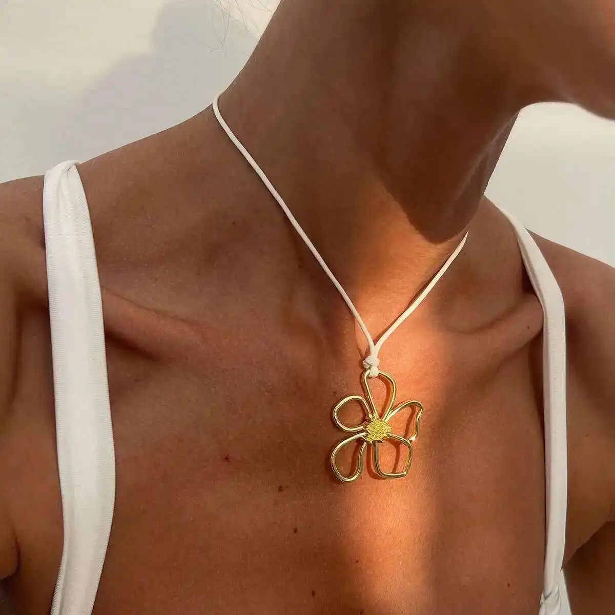 

Lacteo Minimalist White Leather Wax Thread Chain Necklace Women Hollow Flower Creative Unique Pendant Clavicle Neck Jewelry 2025