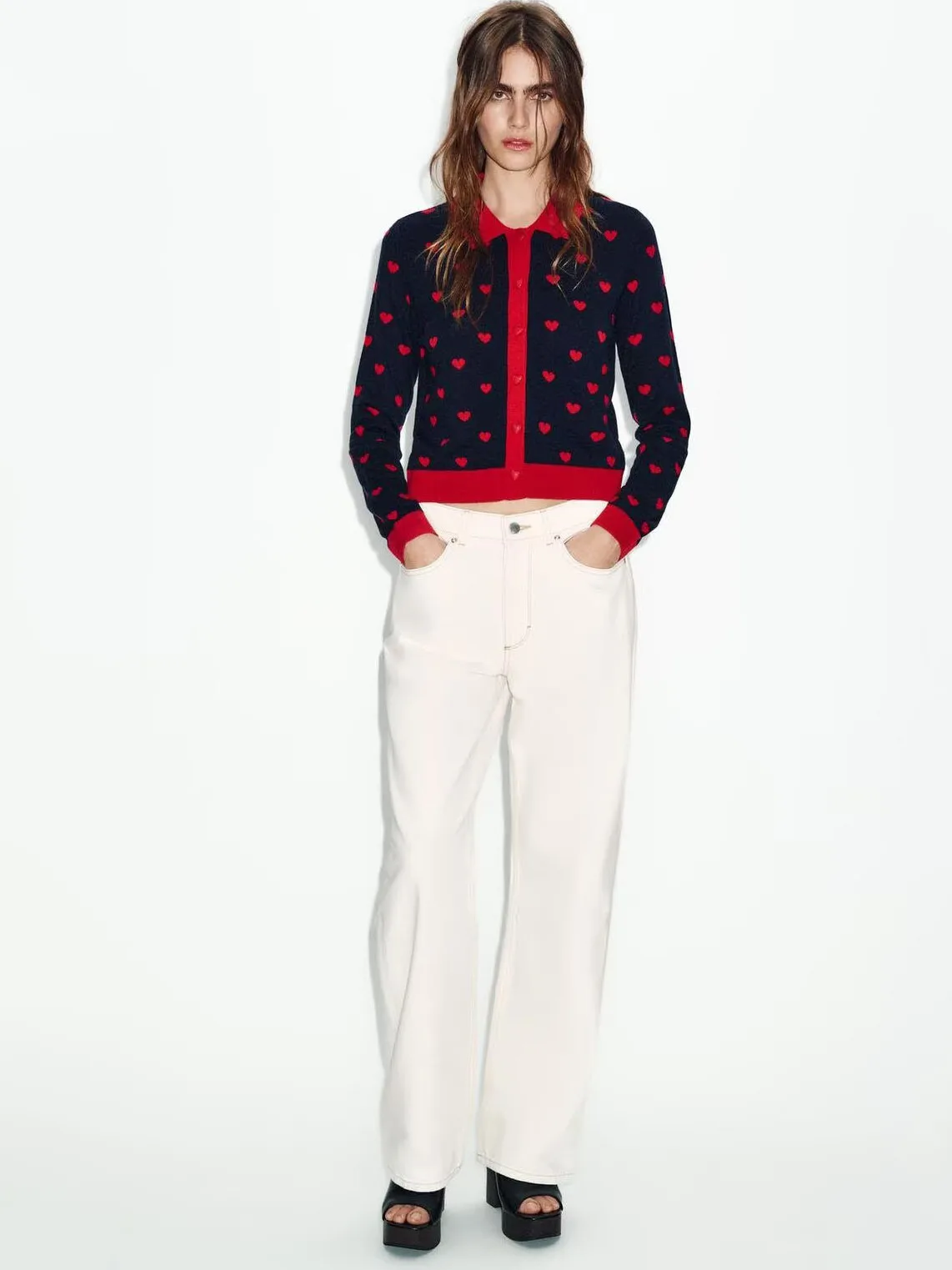 

Новинка Sweet Spring: Вязаный кардиган с воротником-стойкой и вышивкой в виде сердечек, повседневный женский топ с длинными рукавами