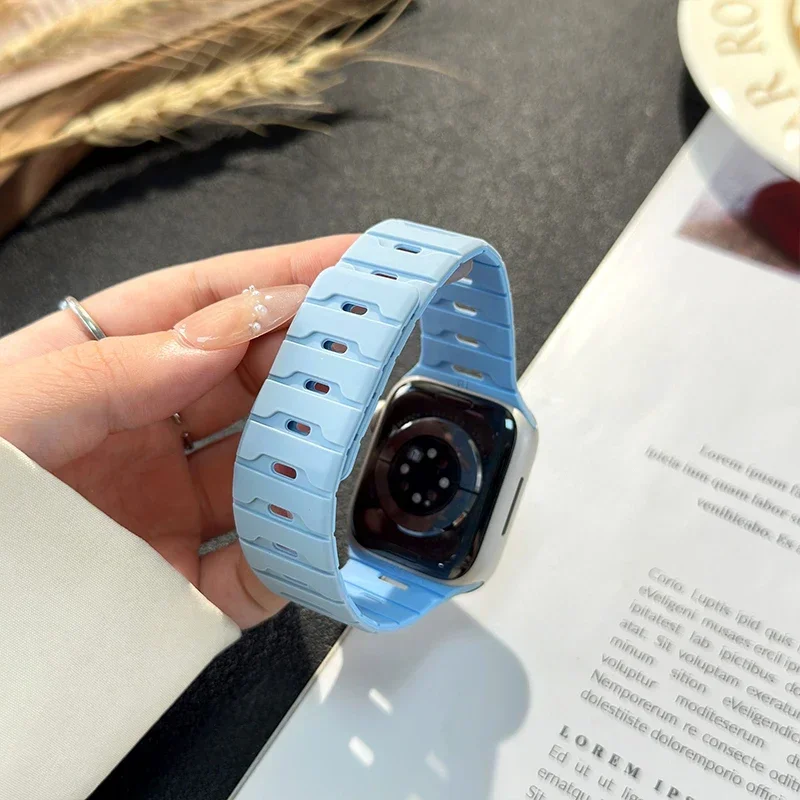 Magnetic Strap For Apple Watch Bands Ultra 2 49mm 45mm 44mm 46mm 42mm Belt Silicone Bracelet iWatch Series 11 10 8 7 6 5 4 9 SE