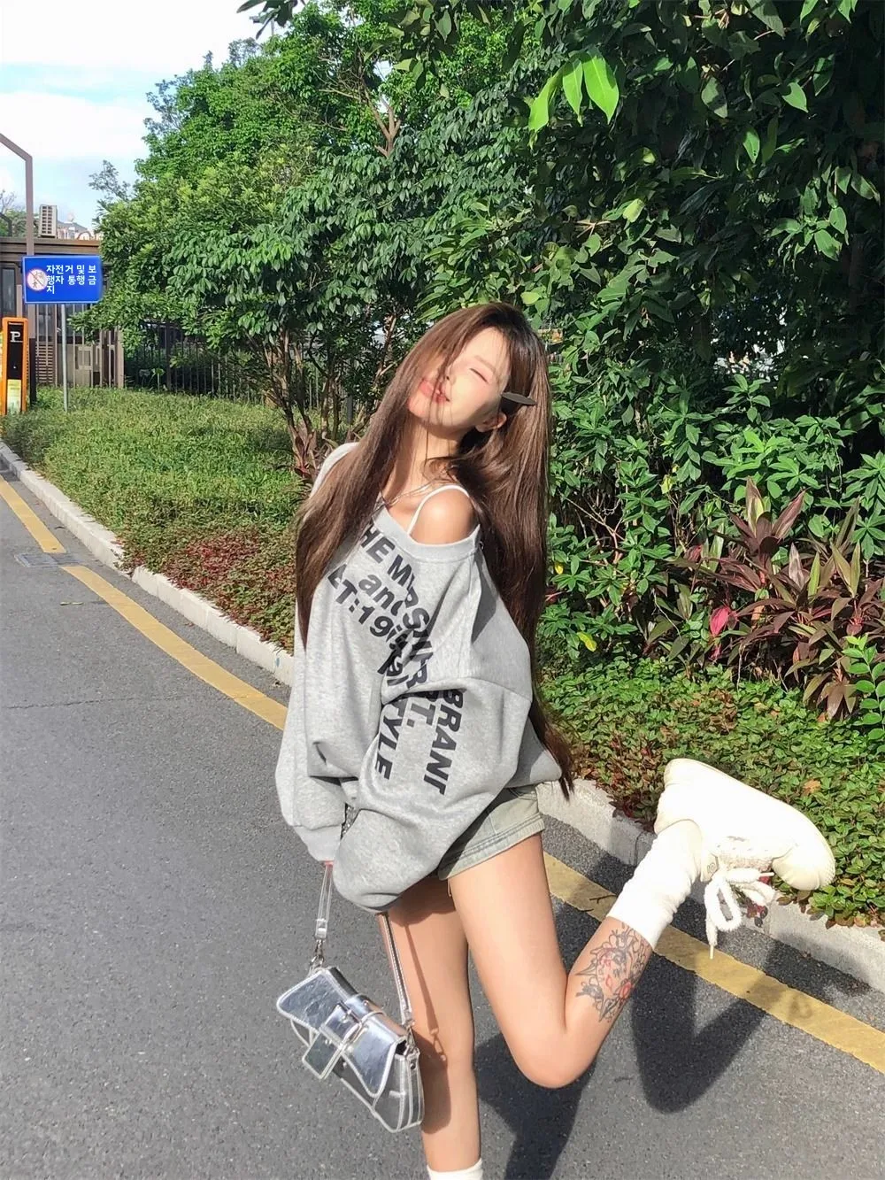 

Off Shoulder Loose Letter Sweatshirt Women Long Sleeve Casual Streetwear Top Spicy Girl Lazy Style