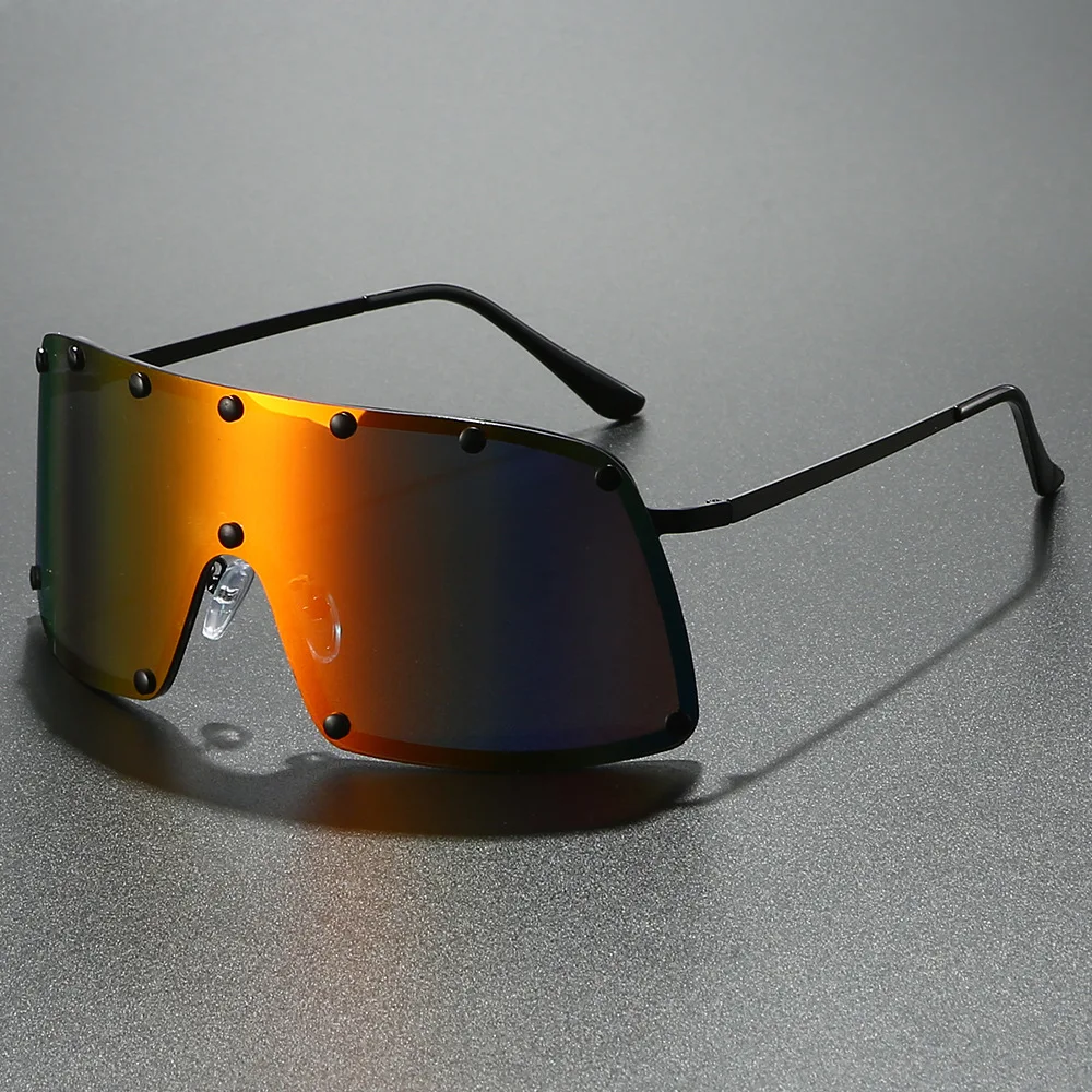 نظارات شمسية كلاسيكية كبيرة الحجم للنساء والرجال قطعة واحدة بمسامير Steampunk ظلال شمسية مضادة للرياح