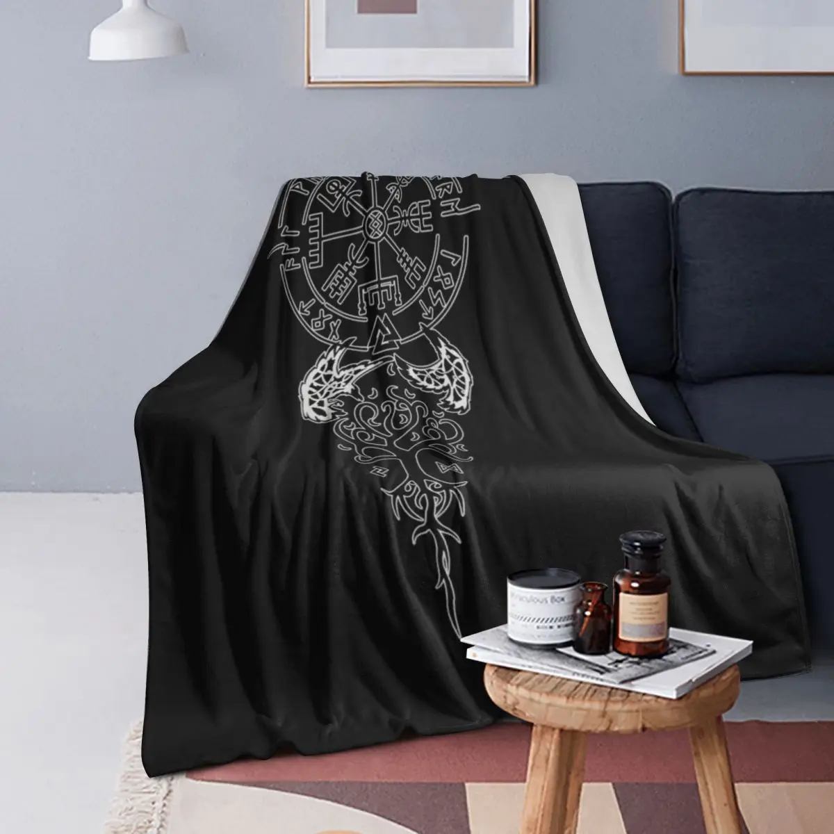

Retro Viking Symbol Compass Vegvisir Nordic Rune Celtic Blanket Soft Warm Flannel Throw Blanket Cover for Bed Living room Picnic