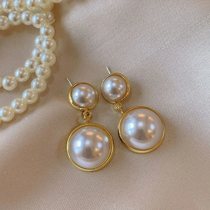 Luxury quality jewelry CC Style Pearl Earrings Vintage Earrings Wholesale modern women\'s earrings 2024