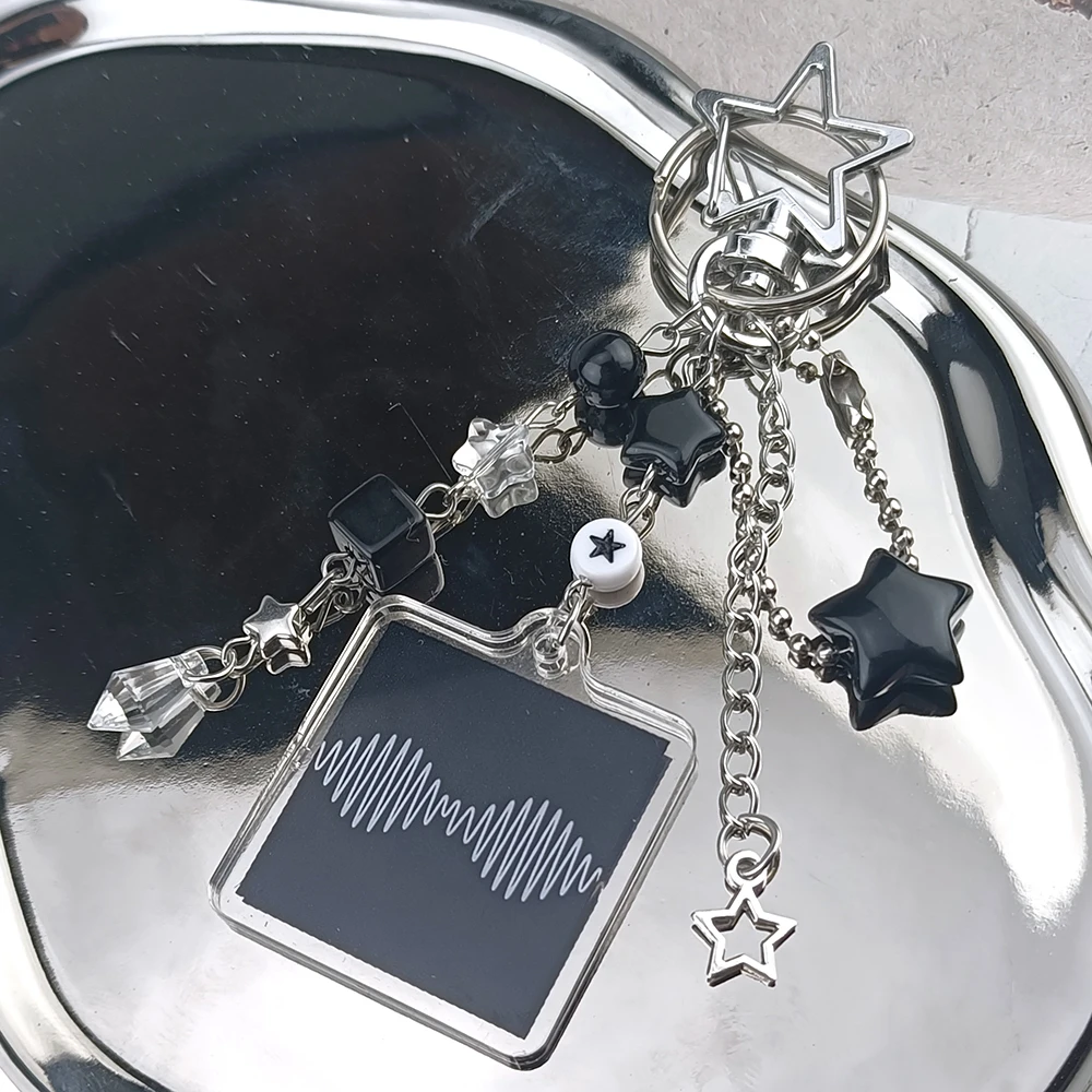 Breloques de téléphone faites à la main Arctic Monkeys, pendentifs guitare et microphone, porte-clés, décorations de sac à dos perlées étoiles, bijoux Y2K, cadeaux