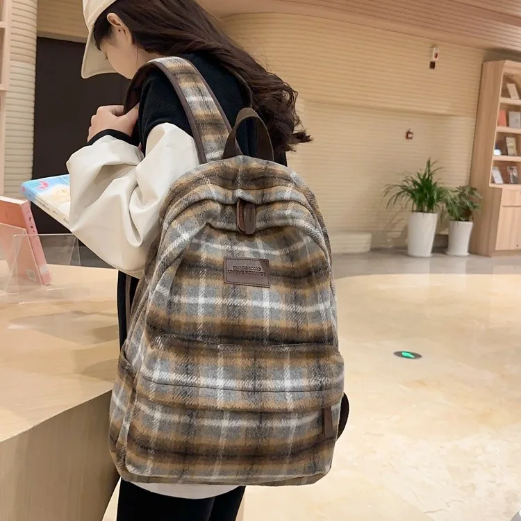 Checkered backpack for female high school students, college students, school bags, niche retro contrasting backpacks, travel bag