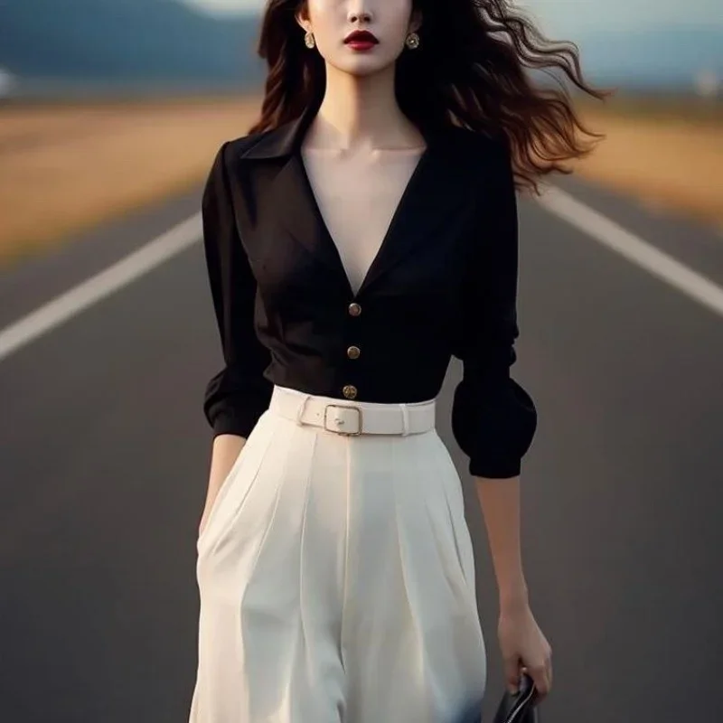 Nuova camicia francese in raso di fascia alta da donna primavera sexy scollo a V profondo manica a lanterna camicetta moda tinta unita top da donna da ufficio