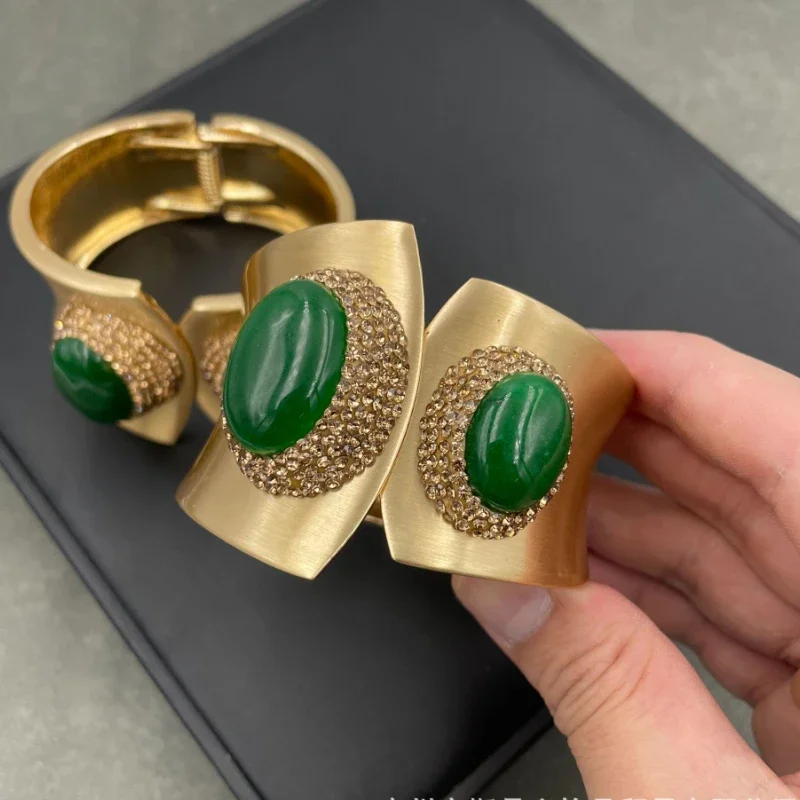 جديد الزمرد سوار مرصع باليشم للنساء حجر الراين موضة شخصية مجوهرات الزفاف الطرف