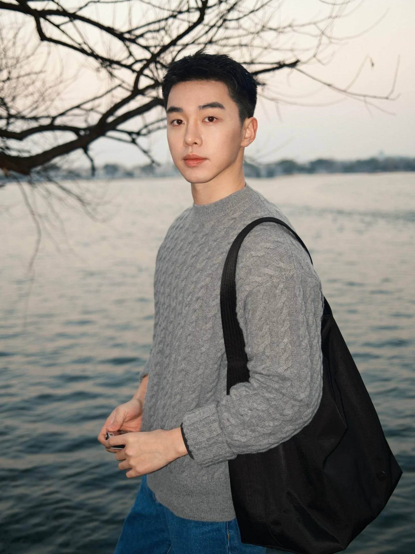 

Loose Men's Knitted Sweater Autumn Winter Sle Simple round Ne Inner Wear T-irt Soft Warm Fluffy Pure Color Men's Sweater