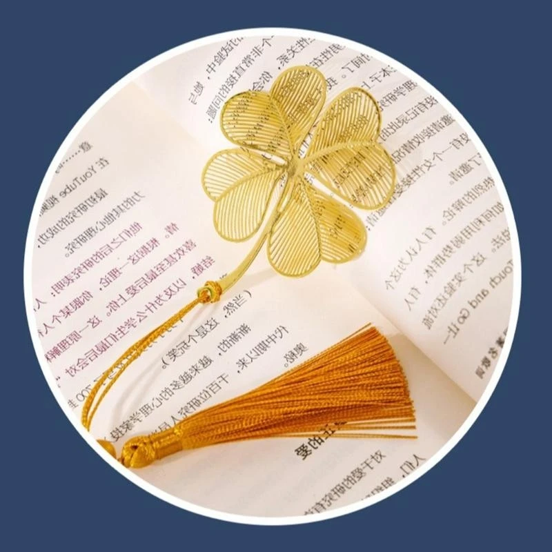 4pcs Hollow Out إشارات مرجعية مصنوعة يدويًا مرجعية لورق المعادن مع قلادة