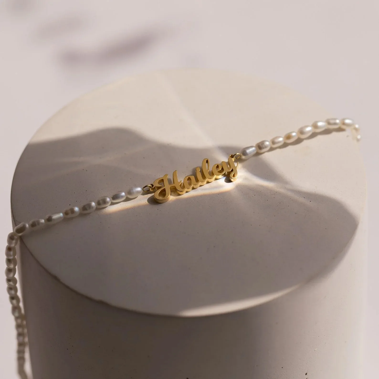 

Lateefah 18K Gold Plated Personalized English Letter Pendant Custom Stainless Steel Name Necklace DIY Imitation Pearl Chain