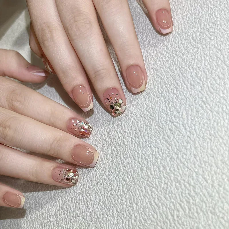 Faux ongles à tête carrée courte, 24 pièces, Design d'herbe française blanche, à pression, poudre brillante, couverture complète détachable
