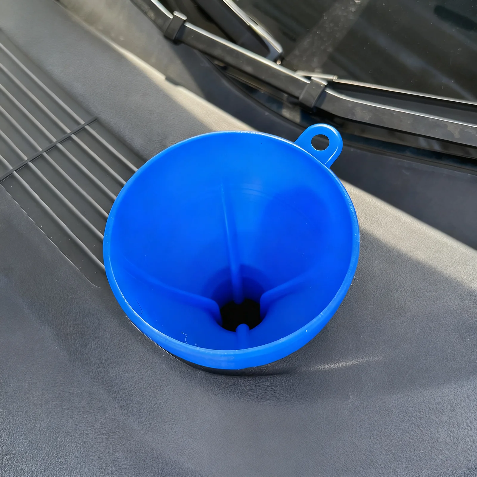 

Наполнитель воронки стеклоочистителя, наполнитель лобового стекла, наполненная жидкостью стеклоочистителя, воронка для Tesla Model 3Y 2017-2025, аксессуары