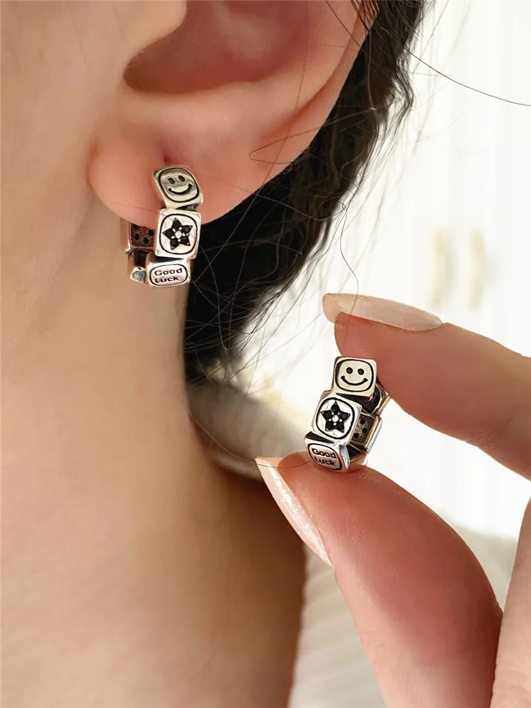 Koreańska moda S925 Sterling Silver Smile Earrings Thai Silver Retro Earbuckle Ins Earring Prezent urodzinowy dla kobiet