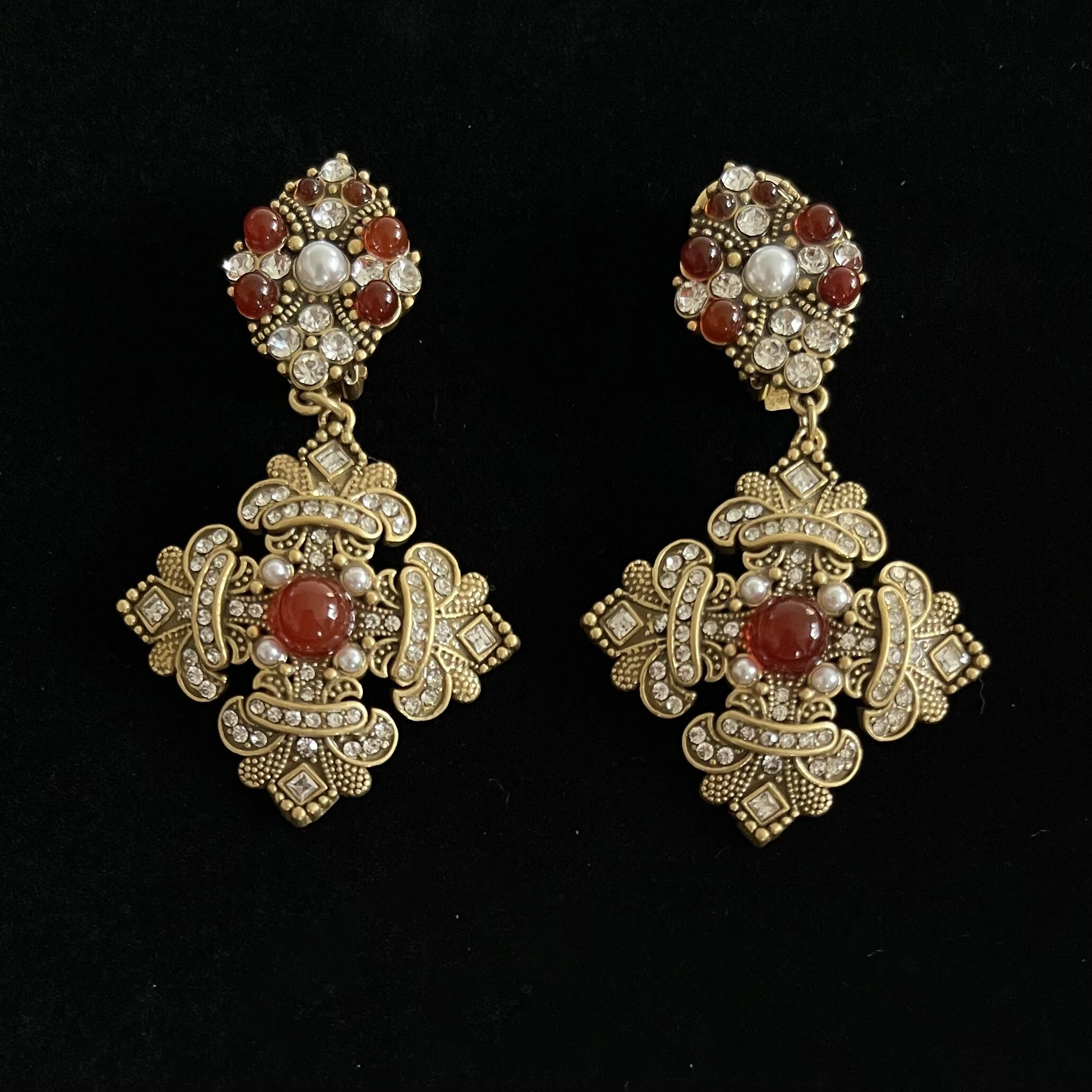 

Totem Lace Zircon Stud Earrings with 925 Silver Posts, Court-Style Brass High-End Pendant Earrings, Women's Accessories