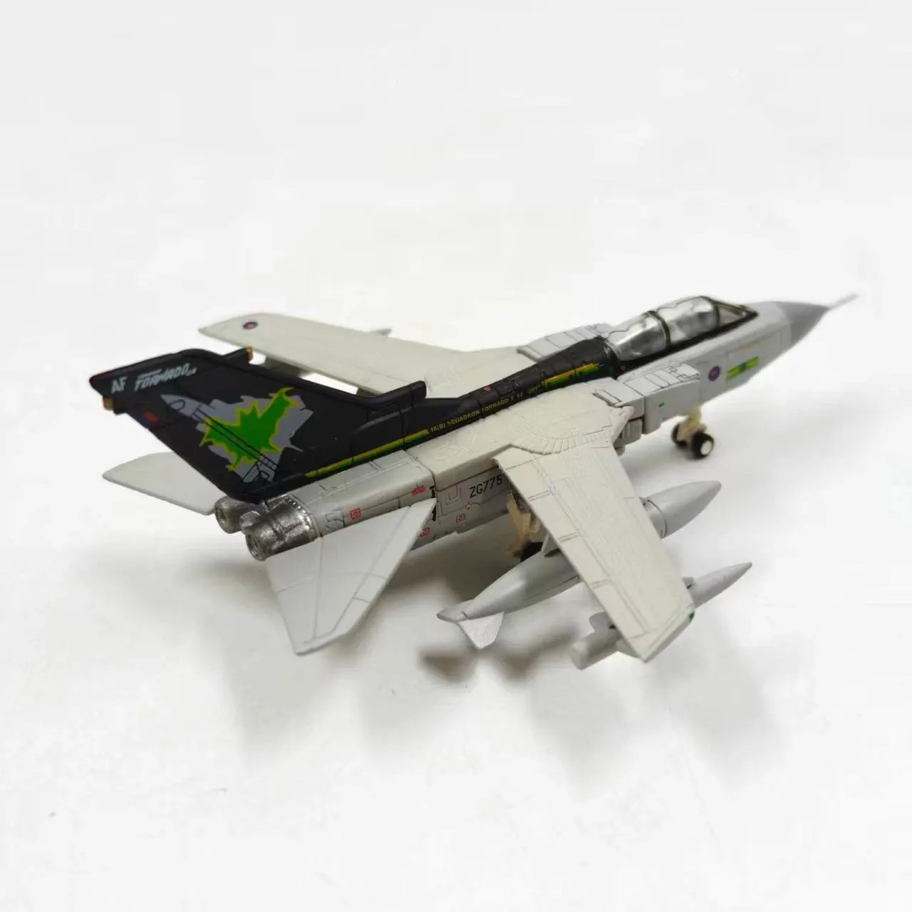 Diecast 1/200 Scale RAF Tornado Fighter Jet Farewell Livery Aircraft Model 570510 Die-cast Alloy Model Finished Static Collectio