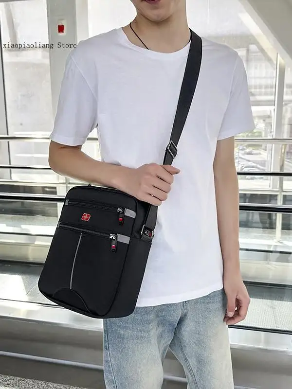 Рисунок 4 - Военная сумка через плечо с ножом для мужчин