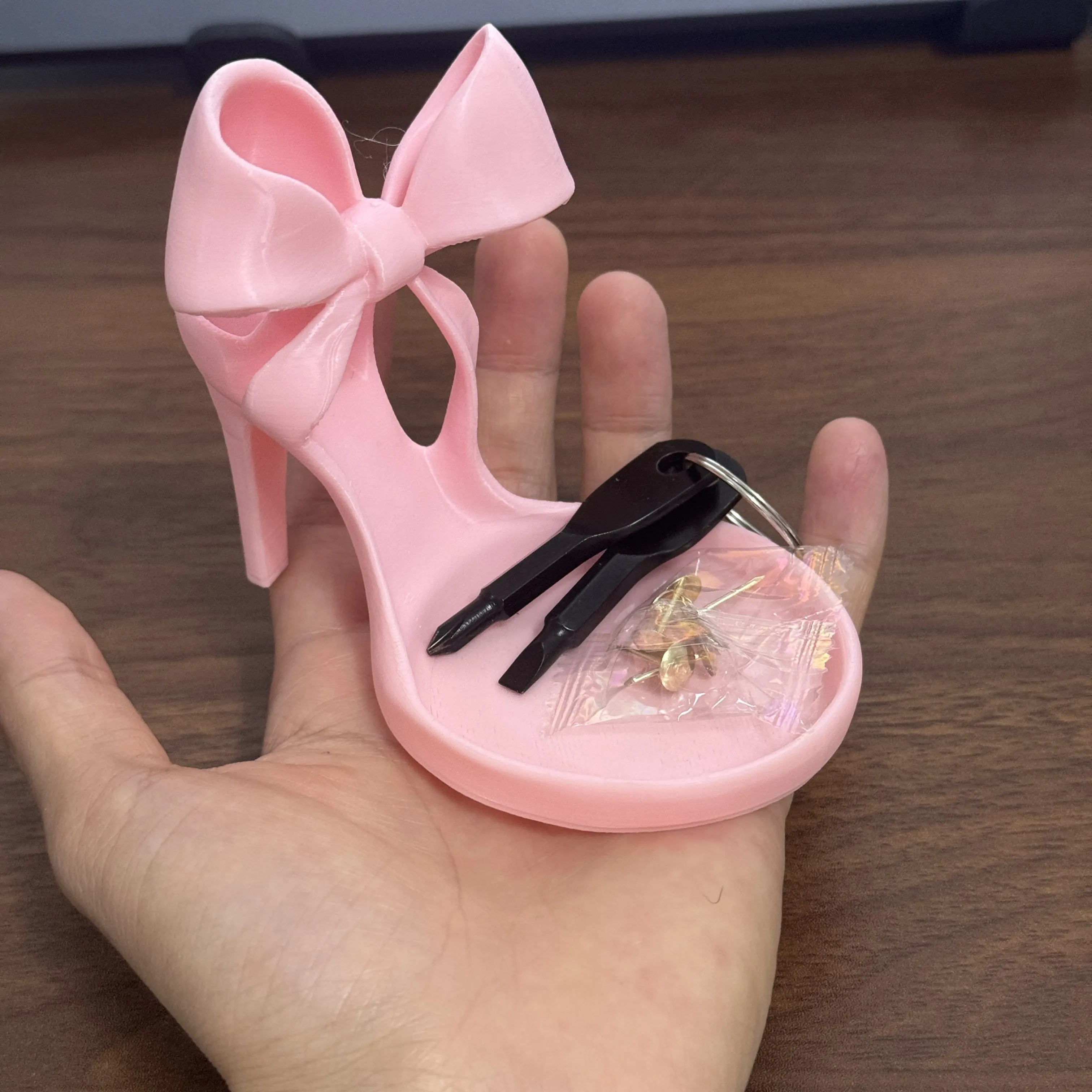 1 high-heeled shoe jewelry rack |   Elegant bow-shaped ring stand and display tray, pink desktop storage box, shoe display stand, jewelry organizer, decorative tray, elegant design, plastic material