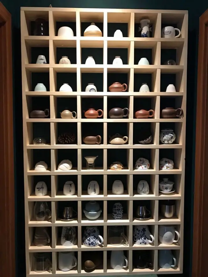 

Solid wood lattice rack, teapot display rack, wooden baffle creative wall wall shelf, wall shelf,