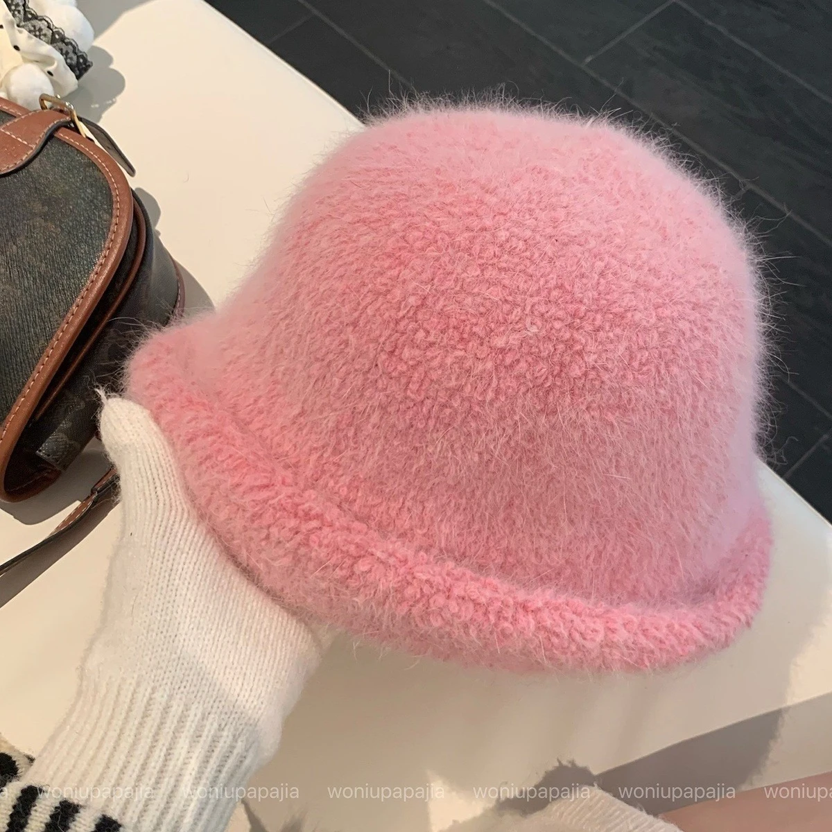 2025 السنة الجديدة الأرنب الفراء أفضل قبعة المرأة الخريف والشتاء الباردة واقية مجعد قبعة بحافة الدافئة الأبيض أفخم حوض قبعة