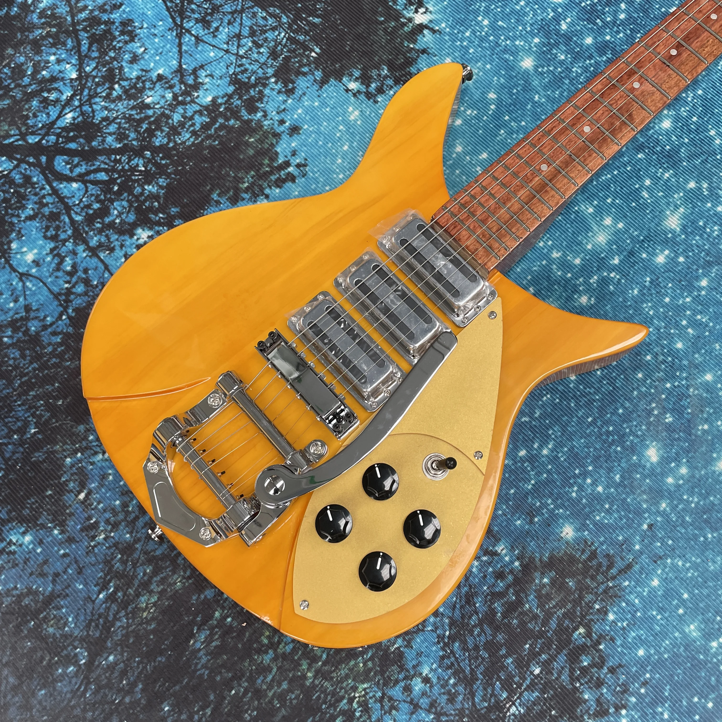 Yellow Electric Guitar, with a Clear and Transparent Tone and a Unique Bell-Like High-Frequency Sound 21-Fret Electric
