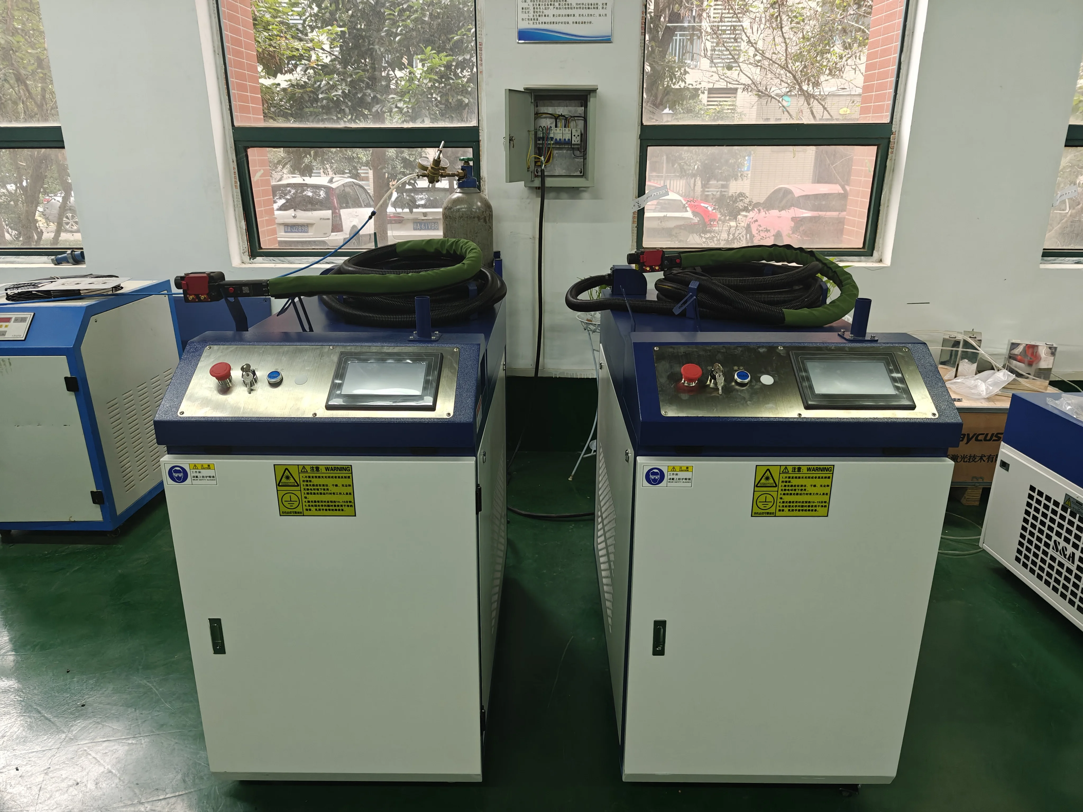 Handheld 2000W Fiber Laser Welder Portable Light Welding Machine for Precision Applications Factory Direct at Competitive Price