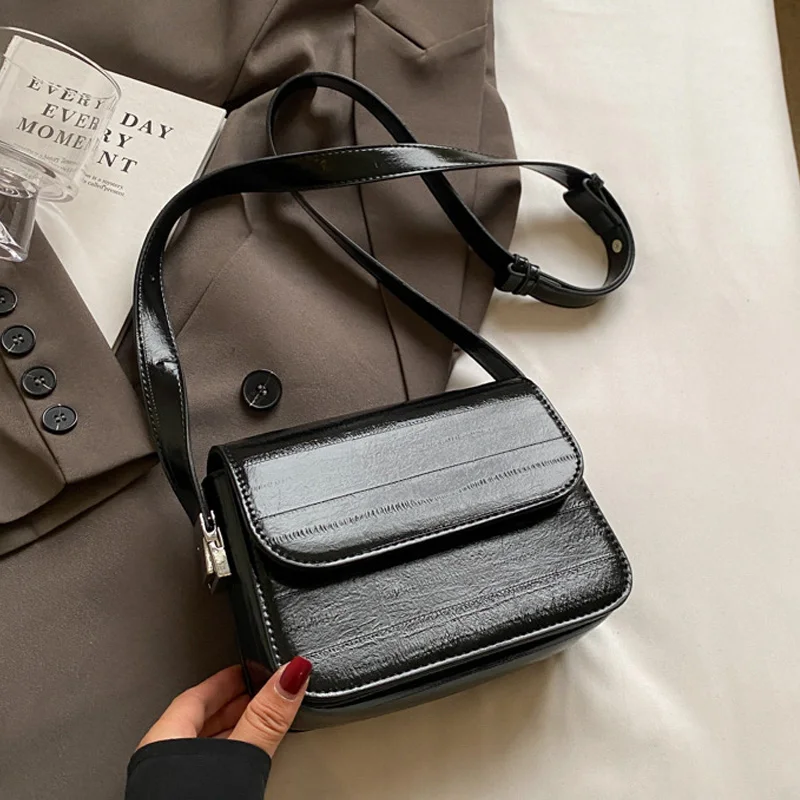 

Women's Crossbody Bag 2024 New Simple Versatile Flip Handbags French Fashion Wide Shoulder Strap Solid Color Shoulder Bags