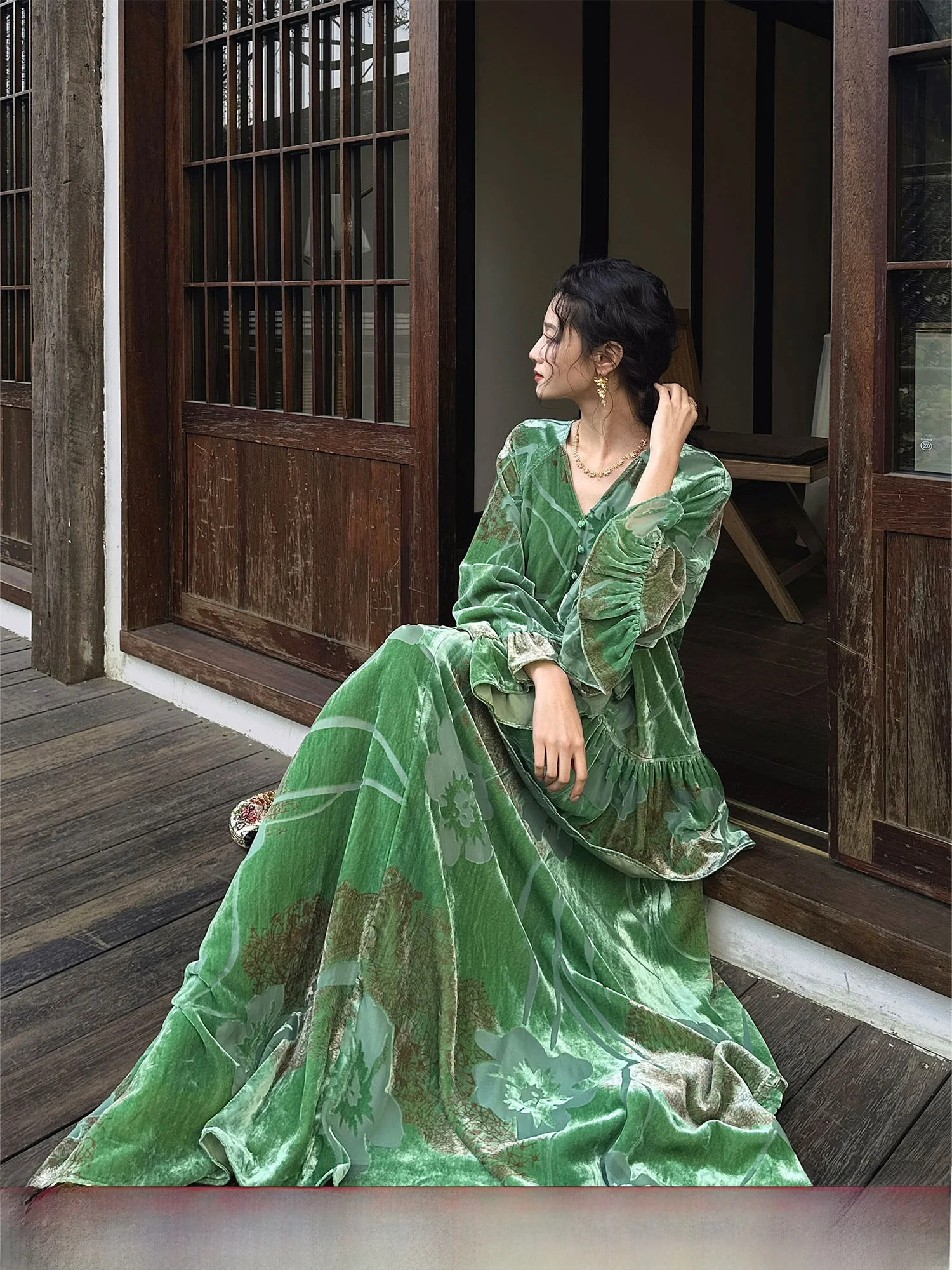 

Sanji Bla Flower Velvet Dr New Chinese Sle Embroidered Long Skirt Autumn Winter Faion New Year Ceremony Robe Women's...