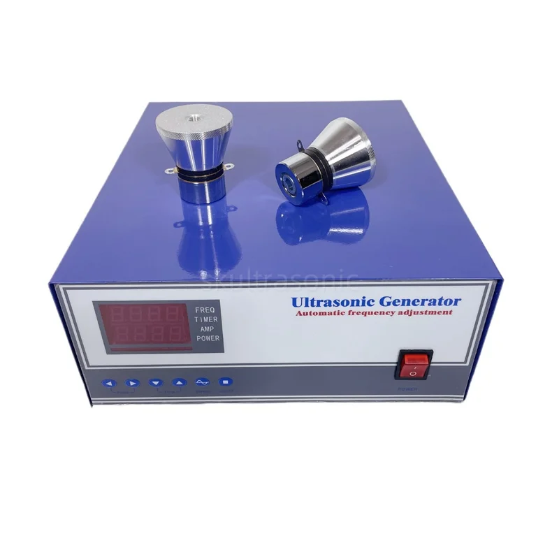 600 واط 40 كيلو هرتز أو 28 كيلو هرتز مولد خزان المياه بالموجات فوق الصوتية لآلات التنظيف بالموجات فوق الصوتية للمختبر