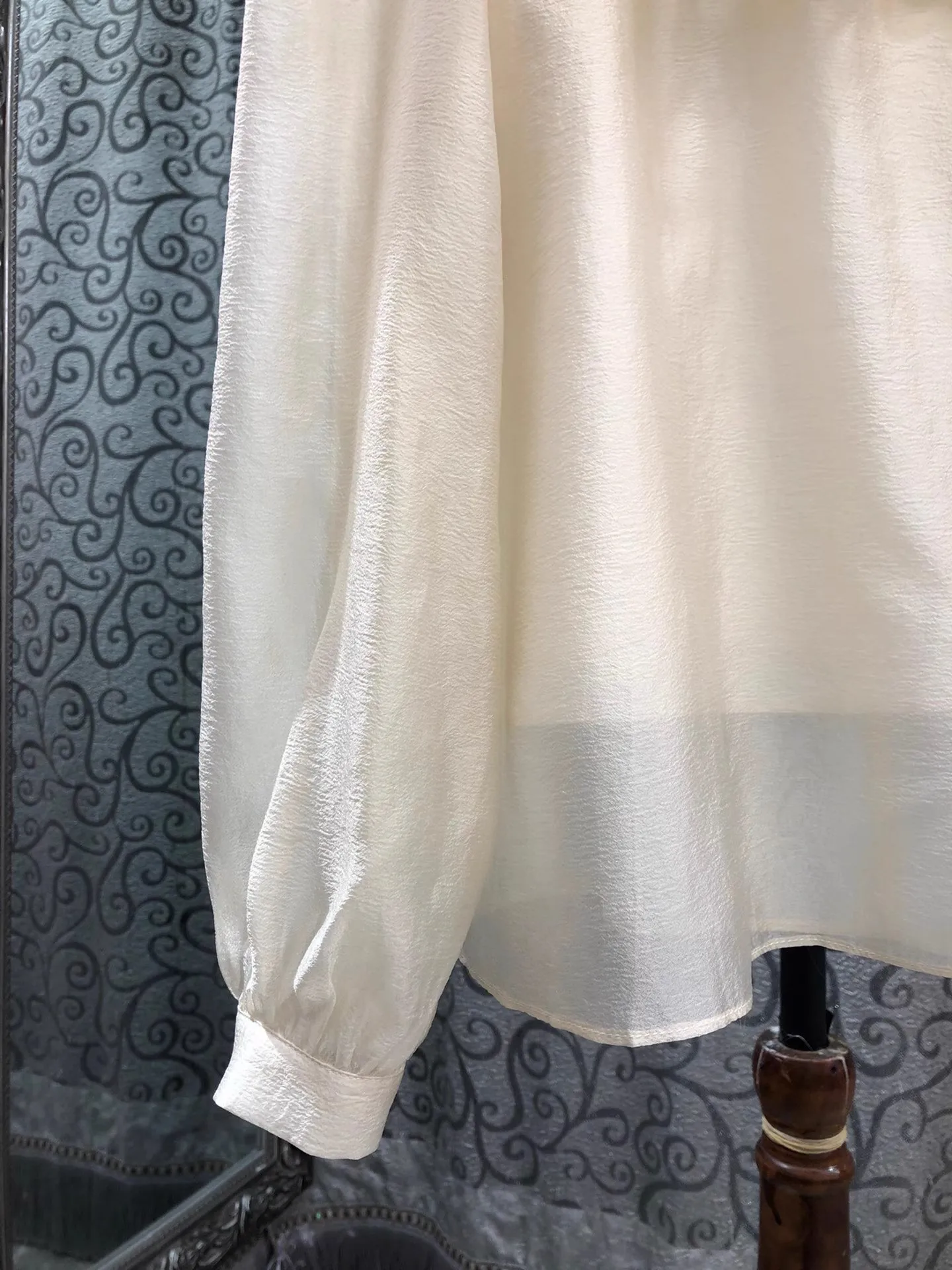 بلايز موضة جديدة بلوزة مصممة قمصان 2026 ربيع المرأة الجوف خارج التطريز كم طويل المشمش البني الأحمر بلايز Blusas الإناث