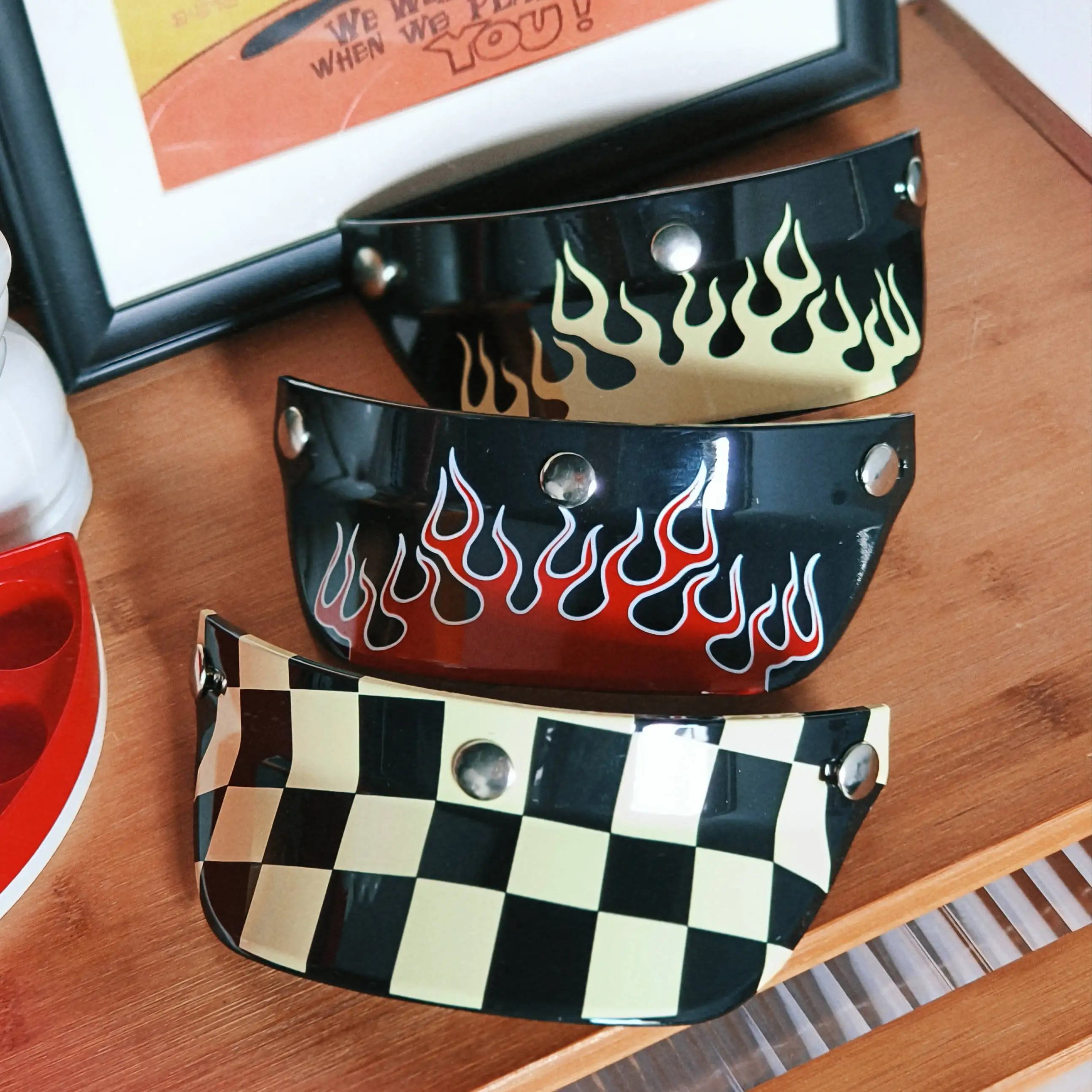 Adjustable Sunshade Helmet Bracket Three-Point Buckle Retro Flame Grid Pattern All-Season Universal Motorcycle Rider Equipment