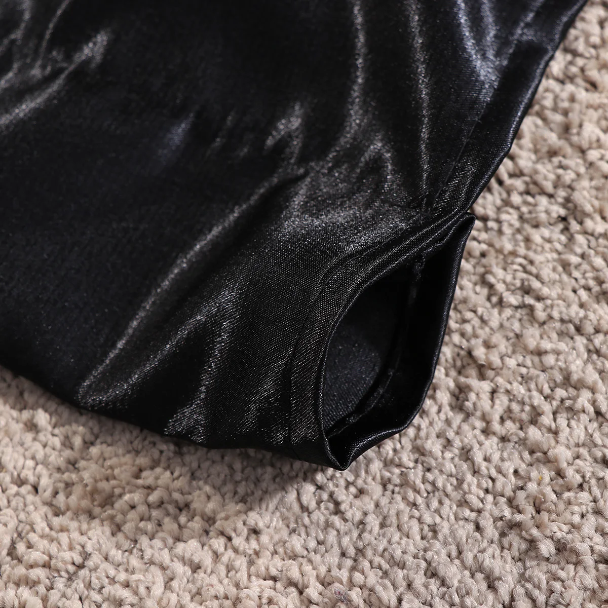 Cortina opaca de 39x84 pulgadas con aislamiento térmico para oscurecer la habitación, cortina negra con ojales para dormitorio y sala de estar, insonorizada