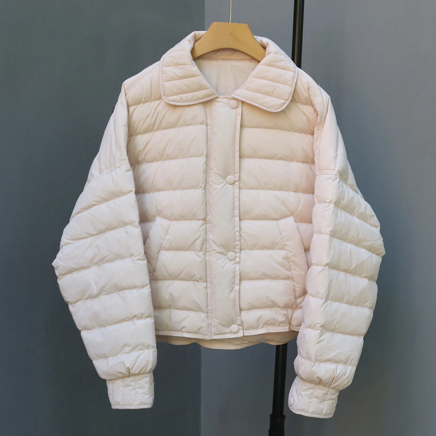 سترة نسائية جديدة لخريف وشتاء 2025 للتنقل سترة قصيرة خفيفة الوزن غير رسمية