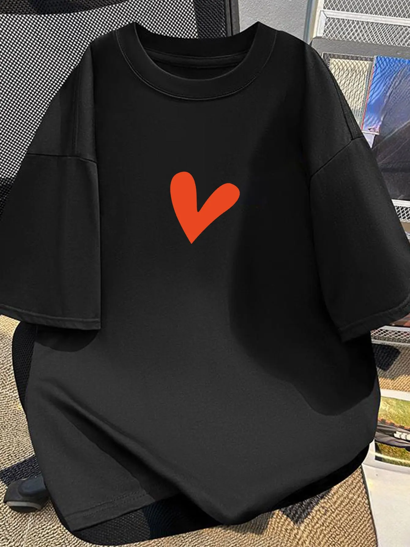 

Белая хлопковая футболка, дышащий повседневный топ с короткими рукавами, простая повседневная рубашка с круглым вырезом и оранжевым сердечком в парном стиле