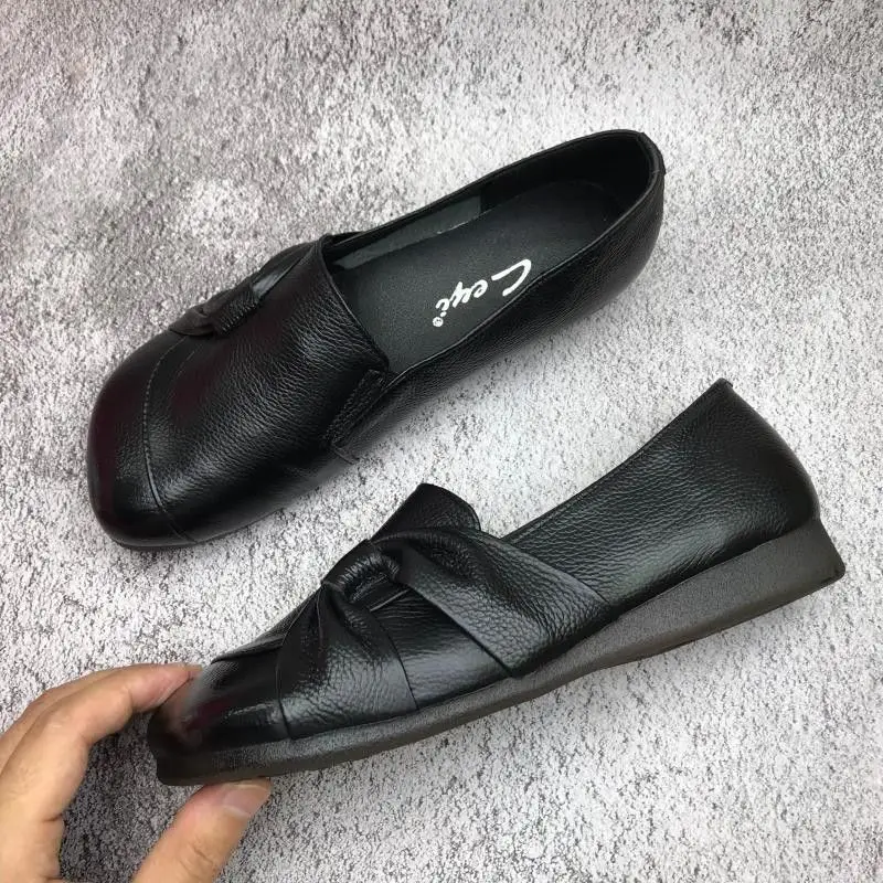 

2026 Premium Leather Loafers Women - British Style Slip-On Office Flats Comfortable Walking Shoes for Mothers