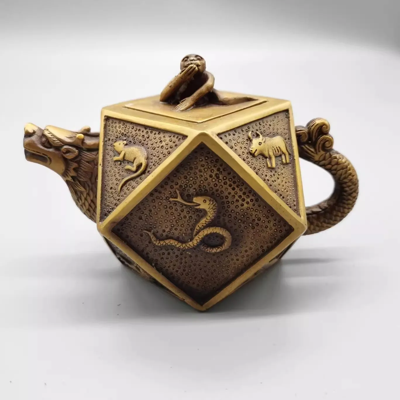 

Antique collection: Home decoration of zodiac copper pot ornaments