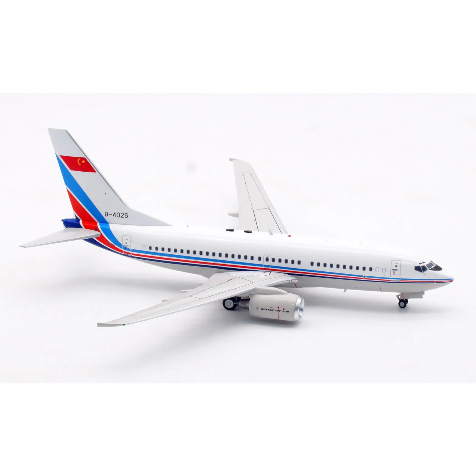 AV2105 سبيكة تحصيل طائرة هدية الطيران 1:200 القوات الجوية الصينية بوينغ B737-700 دييكاست طائرة طائرة نموذج B-4025