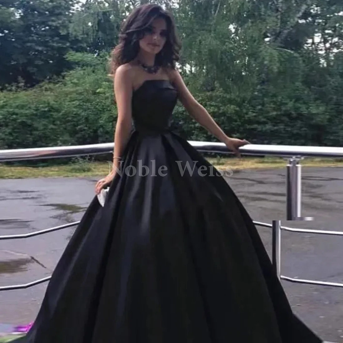 فستان سهرة من الساتان بدون حمالات على شكل حرف A للحفلات الراقصة بطول الأرض مخصص