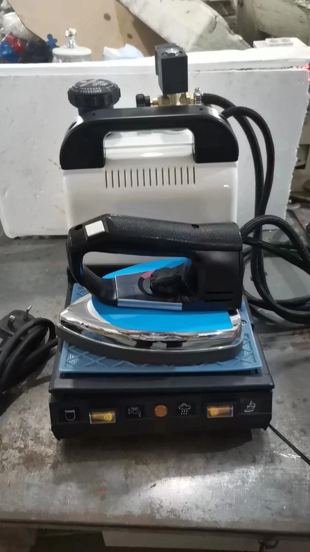 YYHC- Electric Industrial Steam Iron with Boiler