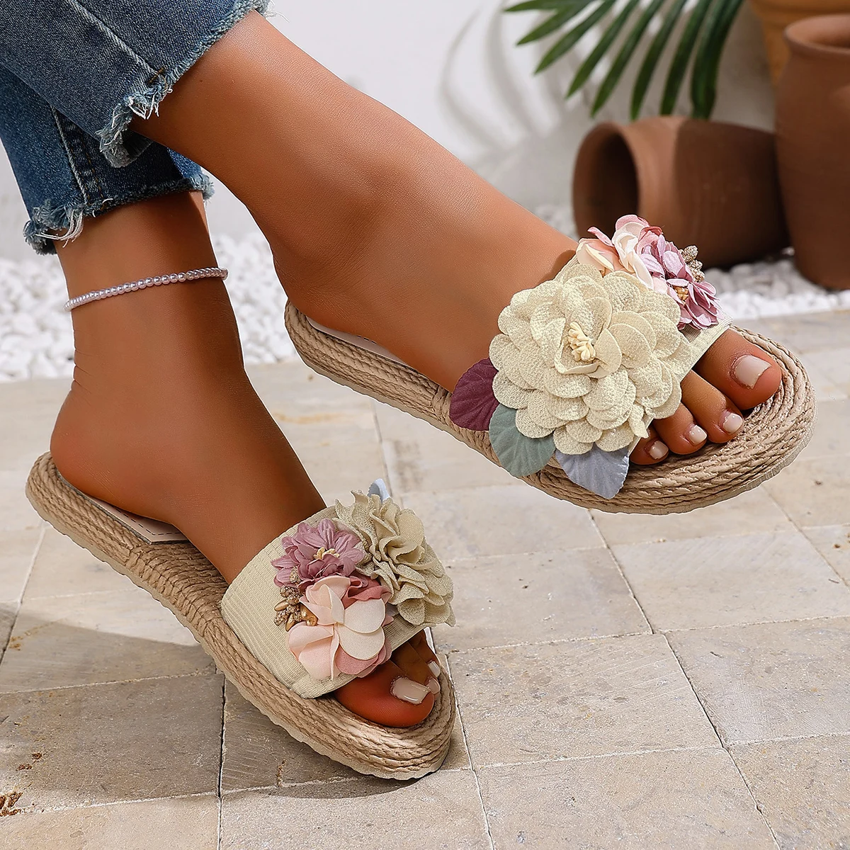 Women's Fashionable Summer Cloth Flower Three-Flower Outdoor Wear-Resistant Non-Slip Flat Beach Sandals Women's Flip-Flops