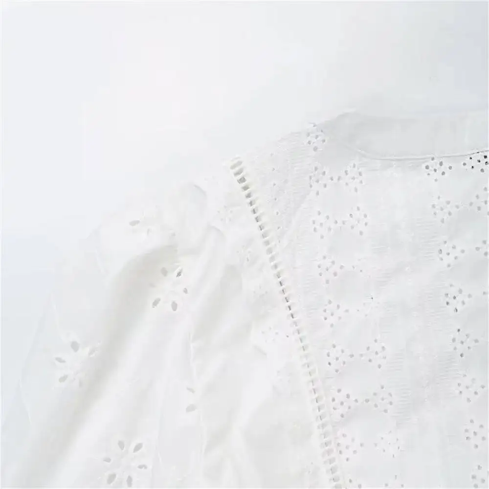 Verão novo design de roupas femininas sentido único breasted em torno do pescoço lanterna manga oco camisa bordada